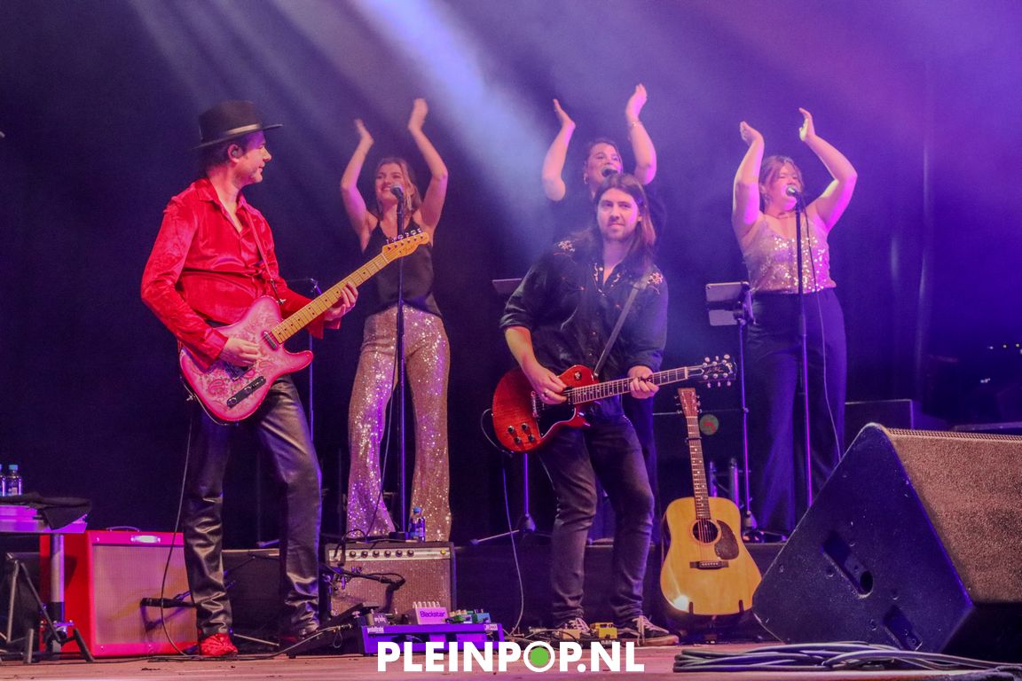 BOUKE & THE ELVIS MATTERS BAND    (1)